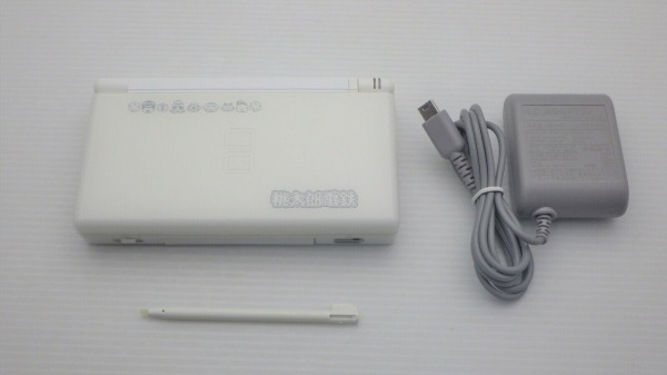 桃太郎電鉄DS TOKYO&JAPAN ニンテンドーDS Lite クリスタルホワイト （ACアダプター付き）